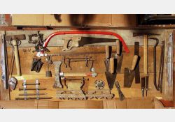 Outils du maçon - certains sont encore utilisés / Visuel : D.R.